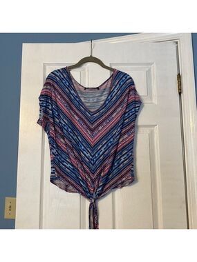 Weavers womens v neck top; size medium